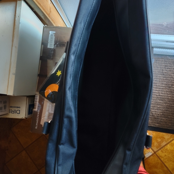 BRAND NEW!!! CALVIN KLEIN BLACK DUFFLE CARRY ON. - Picture 3 of 8